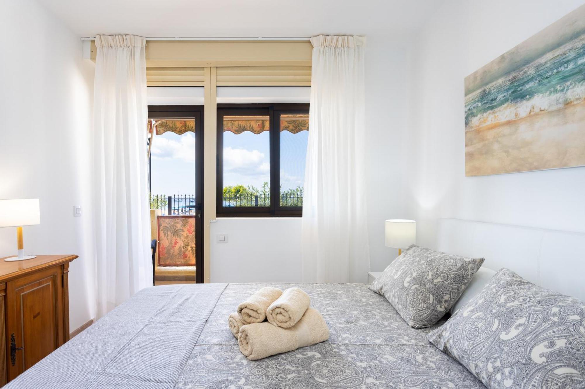 Frontline Playa Las Vistas With Pool, Parking, Sea Лос Кристианос Экстерьер фото