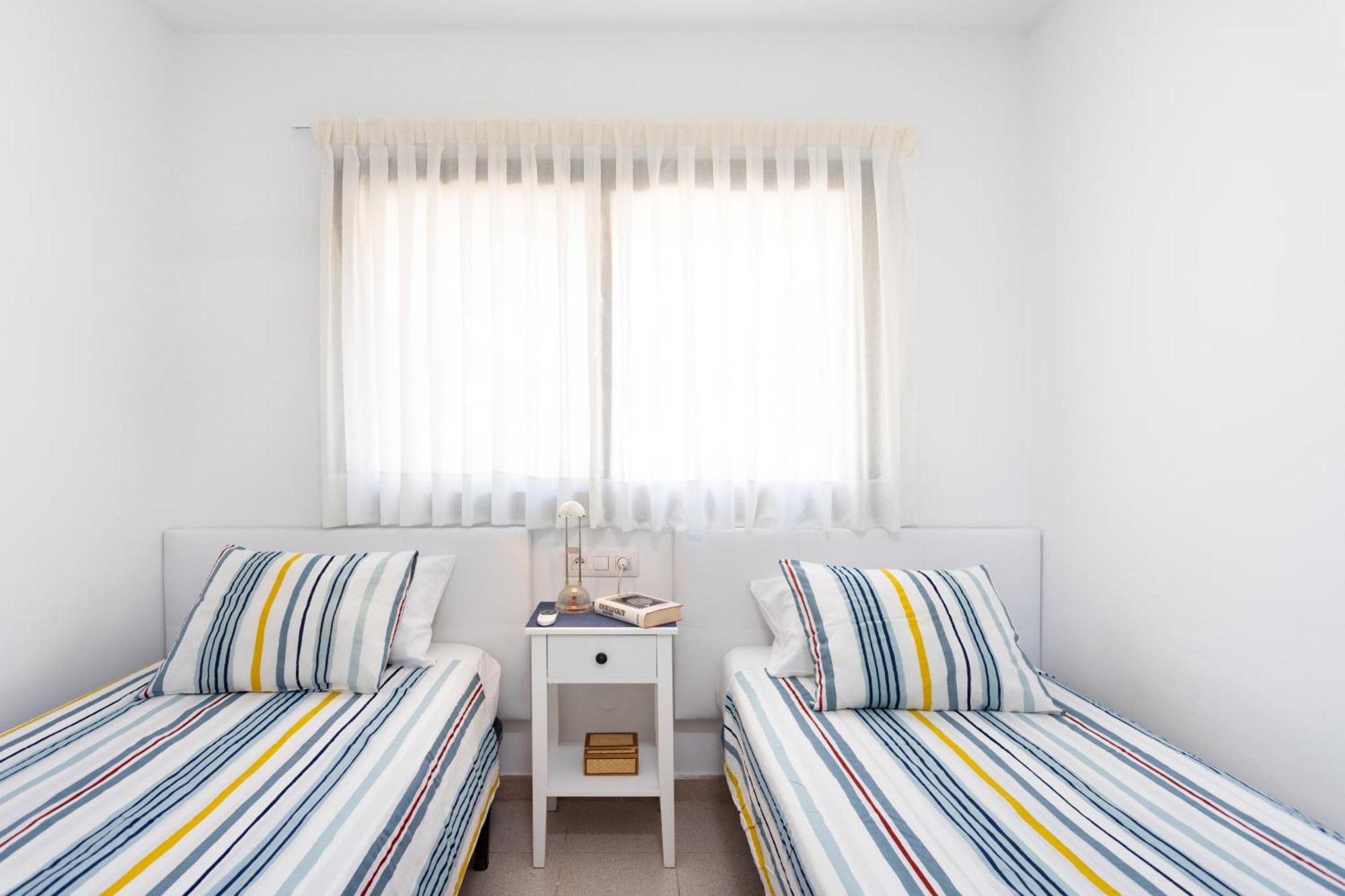 Frontline Playa Las Vistas With Pool, Parking, Sea Лос Кристианос Экстерьер фото